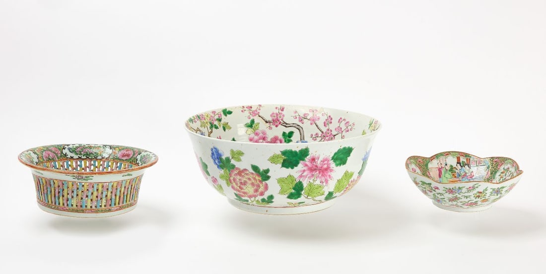 Two Chinese Export Porcelain Bowls and a Basket: Two Chinese export porcelain bowls and a basket. 19th century.Largest bowl : H 5-3/4 in. D 14-1/4 in.Small bowl: H 2-3/4 in. D 8-3/4 in.