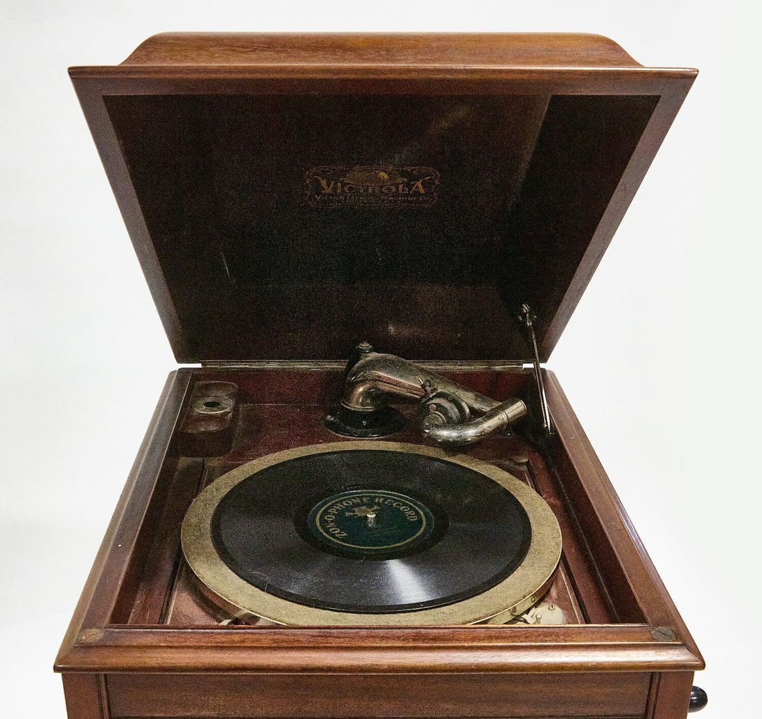 Victor Talking Machine - 2