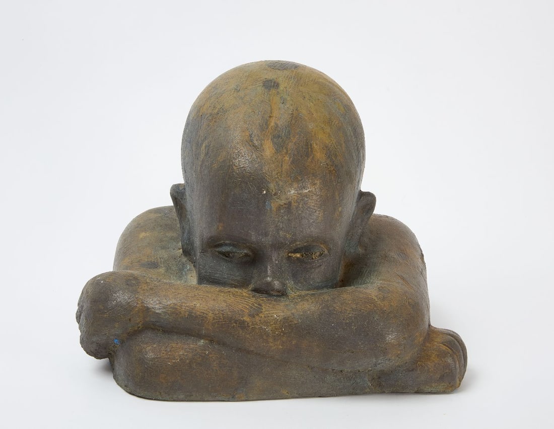 Victor Salmones - Bronze of a Child with Folded Arms: Victor Salmones (Mexico, 1937-1989) - Bronze sculpture of a child with folded arms. Signed on right-side shoulder. mid 20th century. H 9-1/4 in. W 12-1/2 in. D 8-1/2 in.