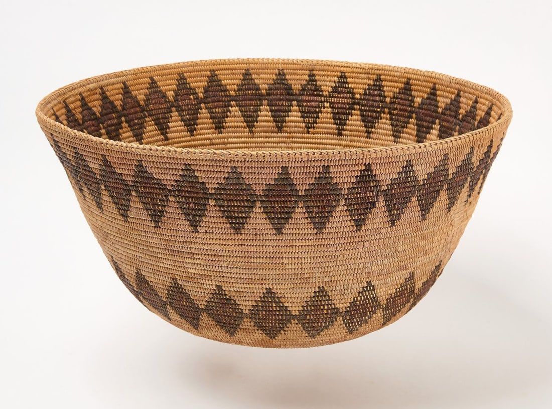 Yokuts Basket: Native American Yokuts basket. Northwest Coast, circa 1880–1900. H 7-1/4 in. Dia. (opening) 15-1/2 in. Dia. (base) 8 in.