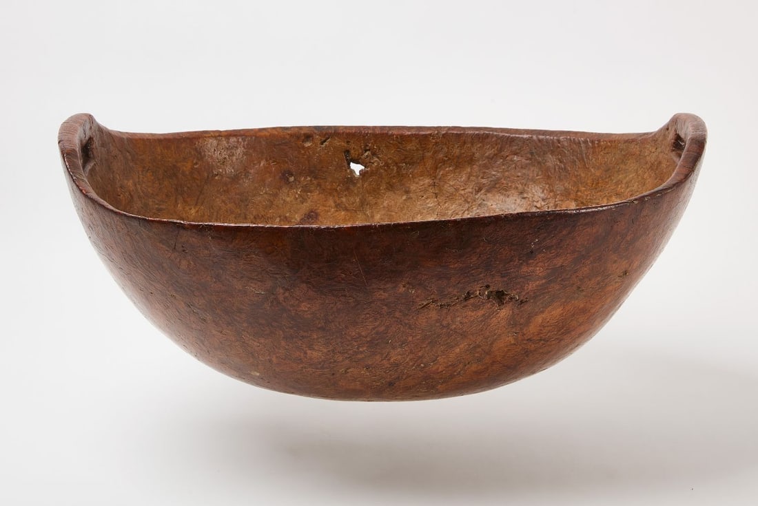 Elliptical Burl Bowl: Large elliptical burl bowl with rectangular cut-out handles. American, circa 1800. H 10 in. W 24-1/2 in. D 19-3/8 in.