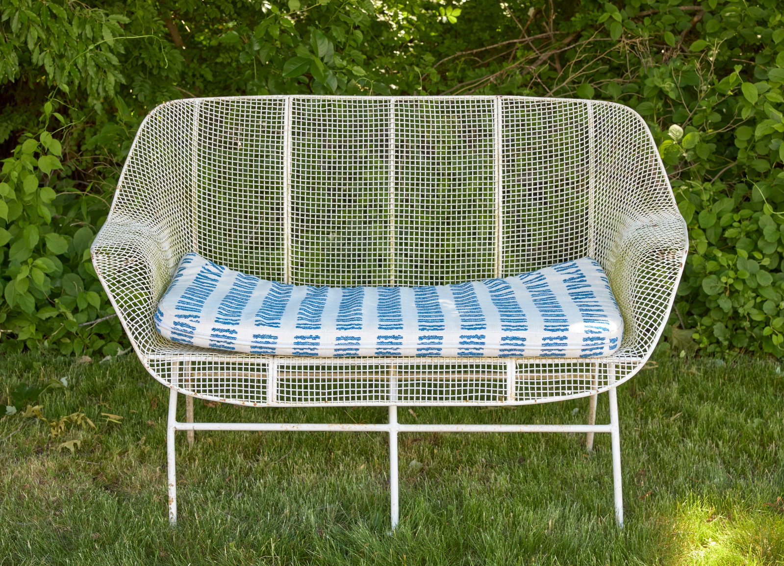 Outdoor Sculptura Settee (1 of 4)