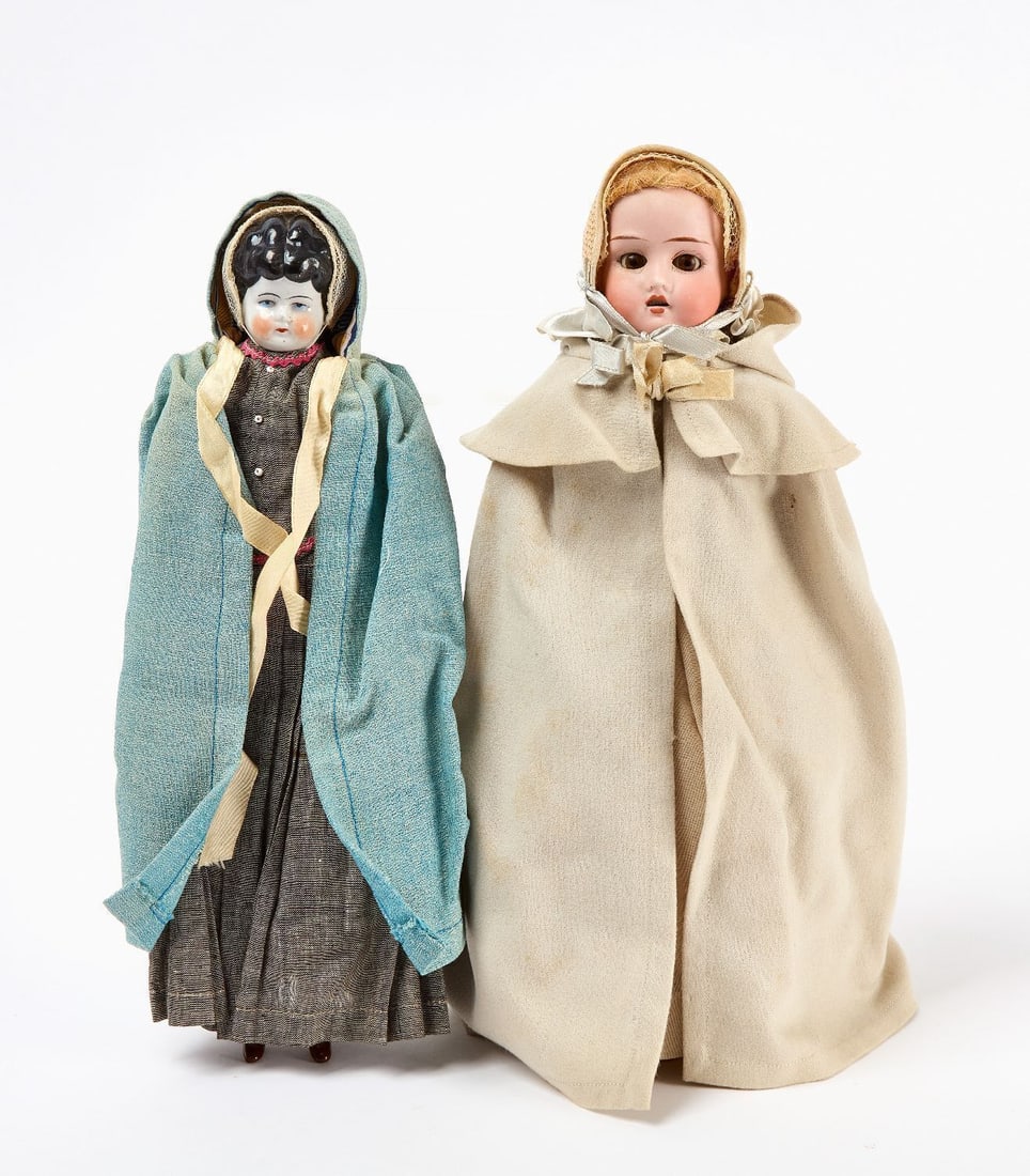 Two Dolls with Shaker Clothing (1 of 3)