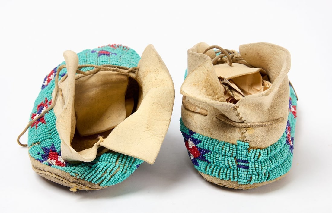 Pair of Native American Beaded Moccasins - 3