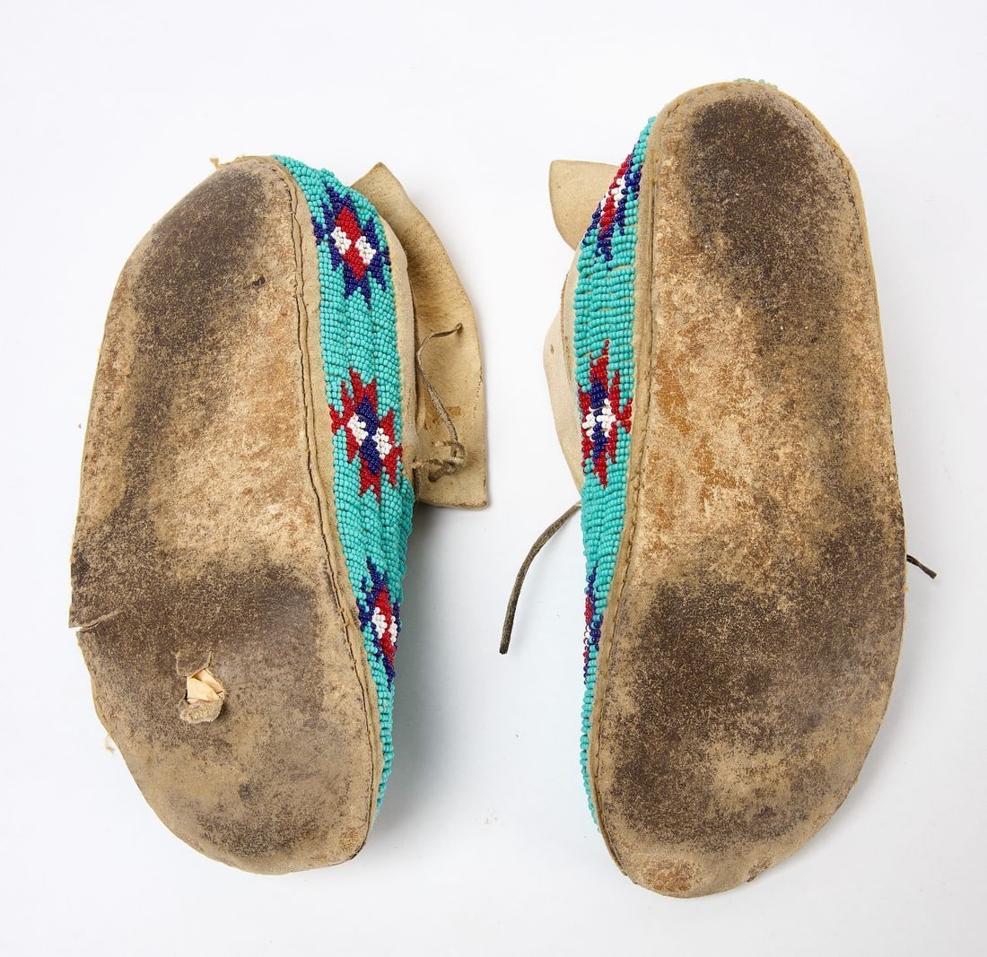 Pair of Native American Beaded Moccasins - 4