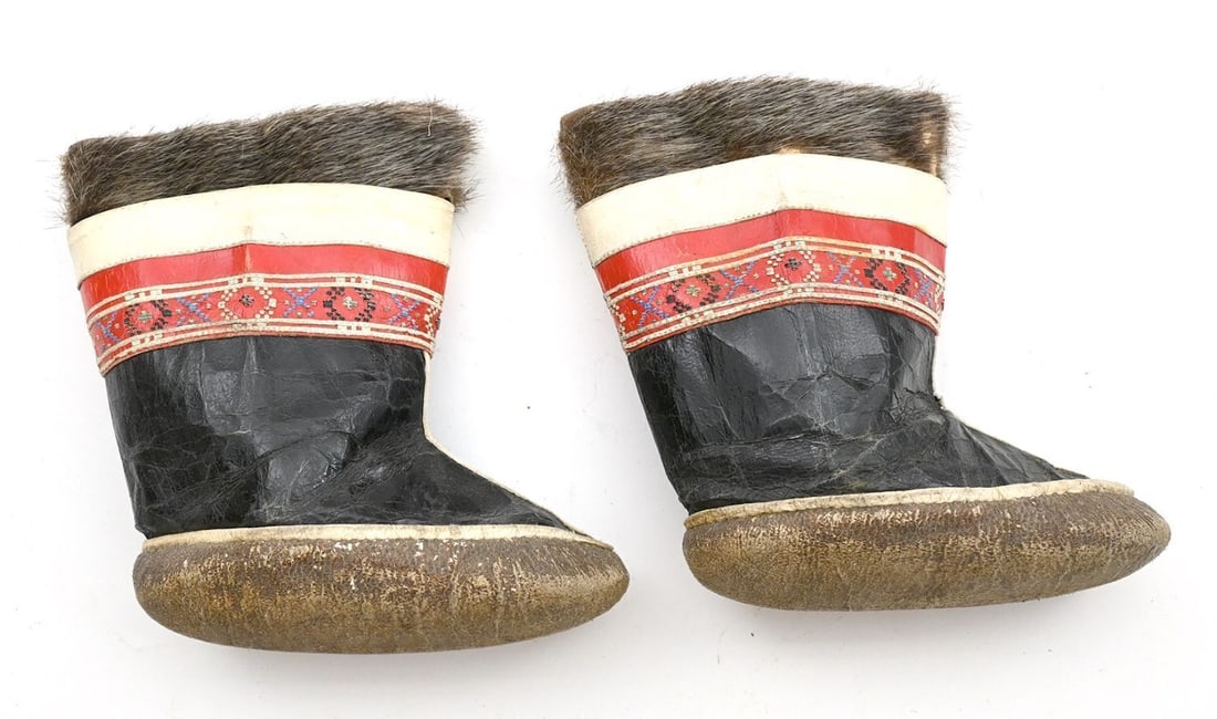 Grouping of Inuit and Native American Objects, Including Isaaci Etidloie Caribou Drum Dancer - 10