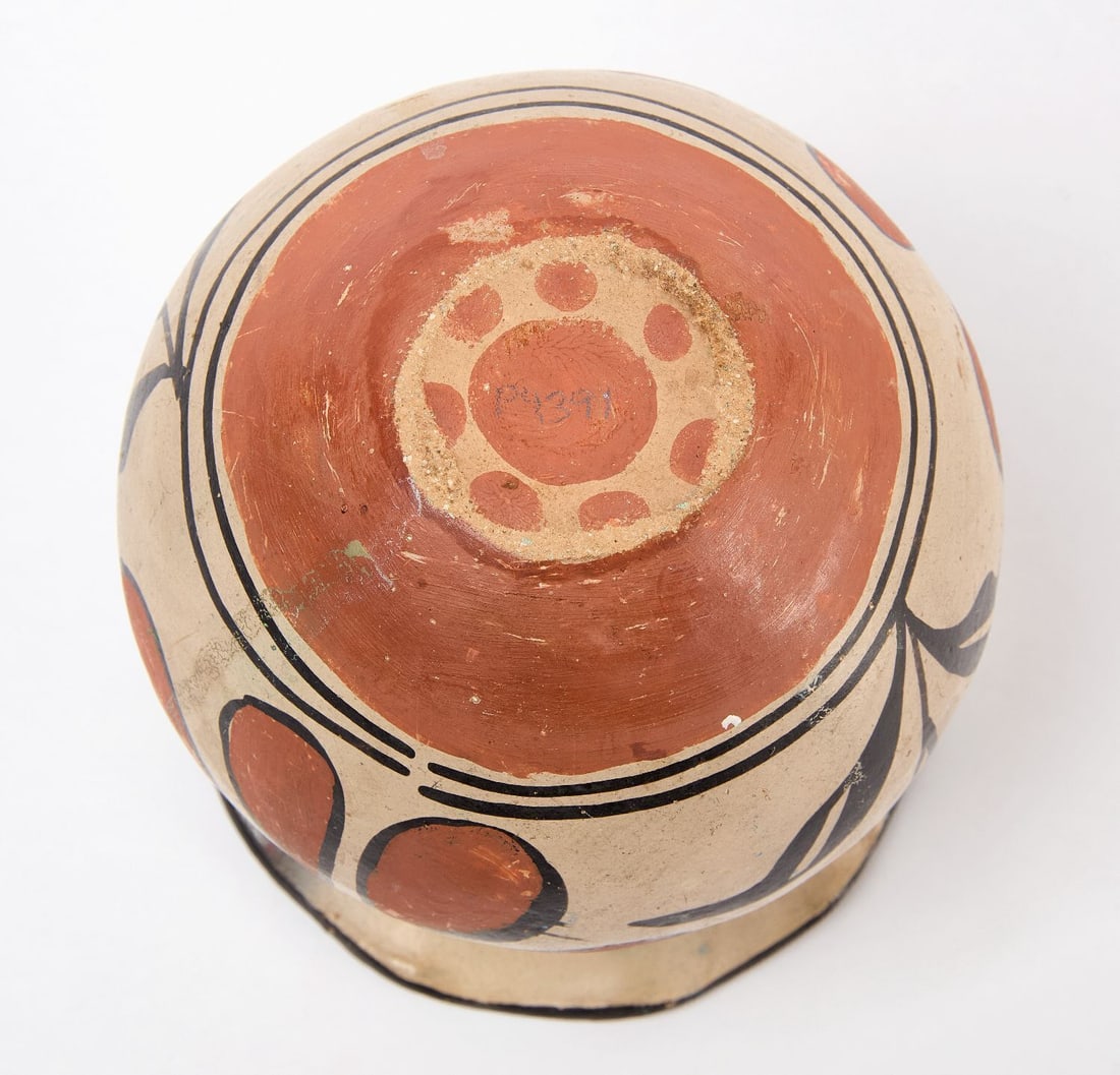 Santo Domingo Scalloped Vase - 4