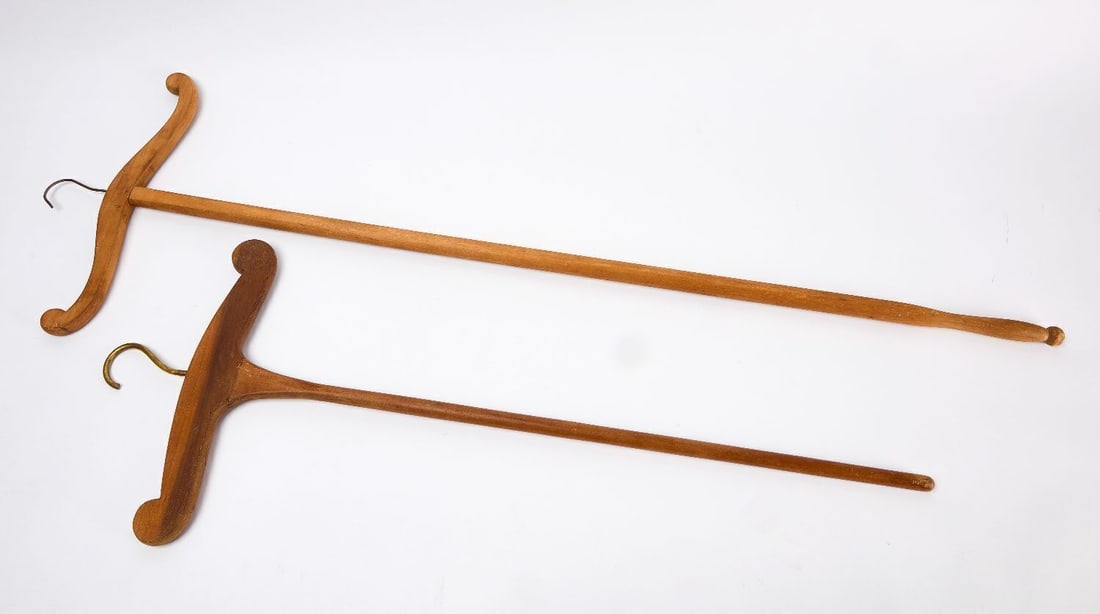 Two Shaker Hetchels and Two Shaker Cloak Hangers - 7