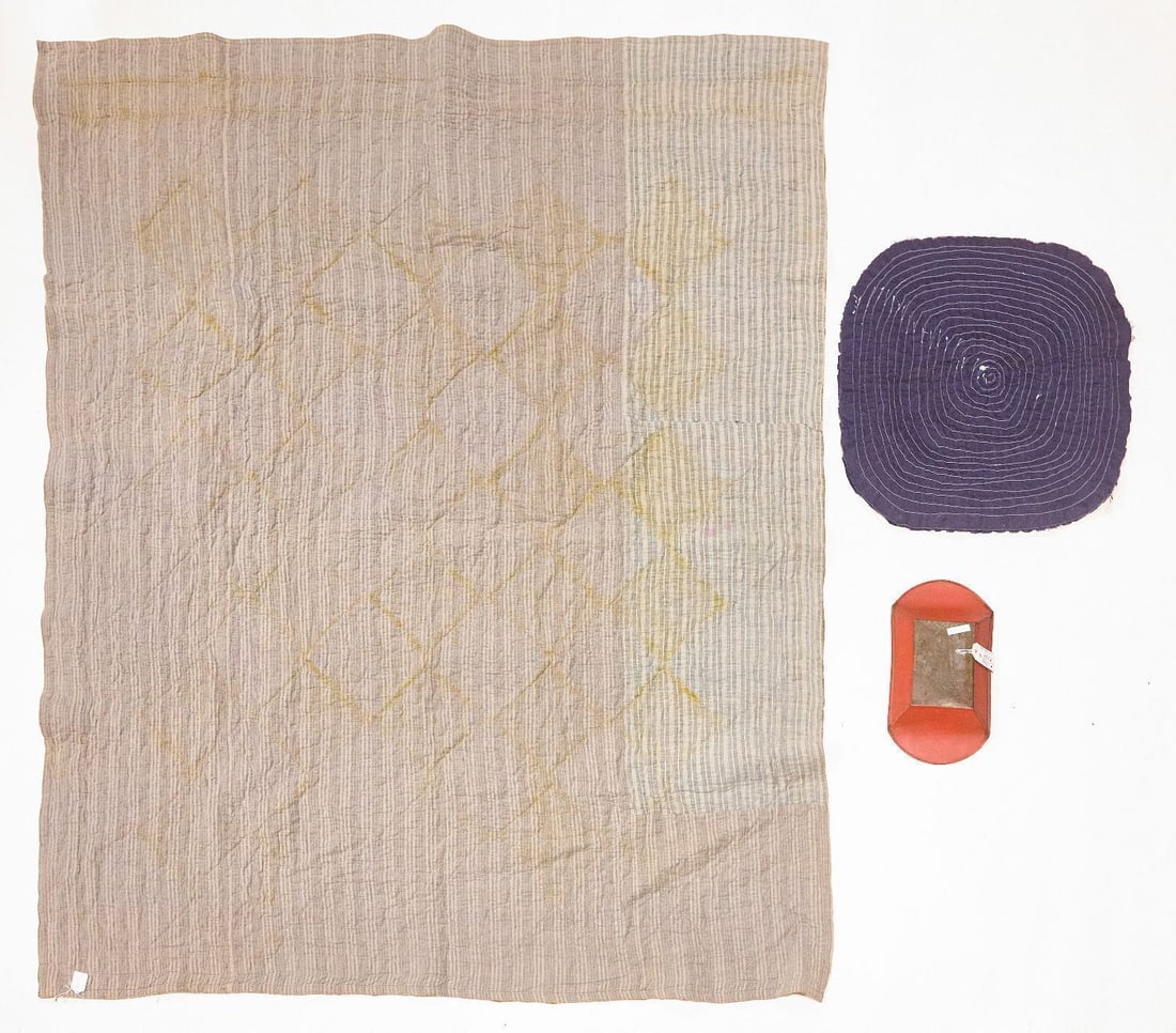 Graphic Quilt Red Toleware Tray and Seat Mat - 2