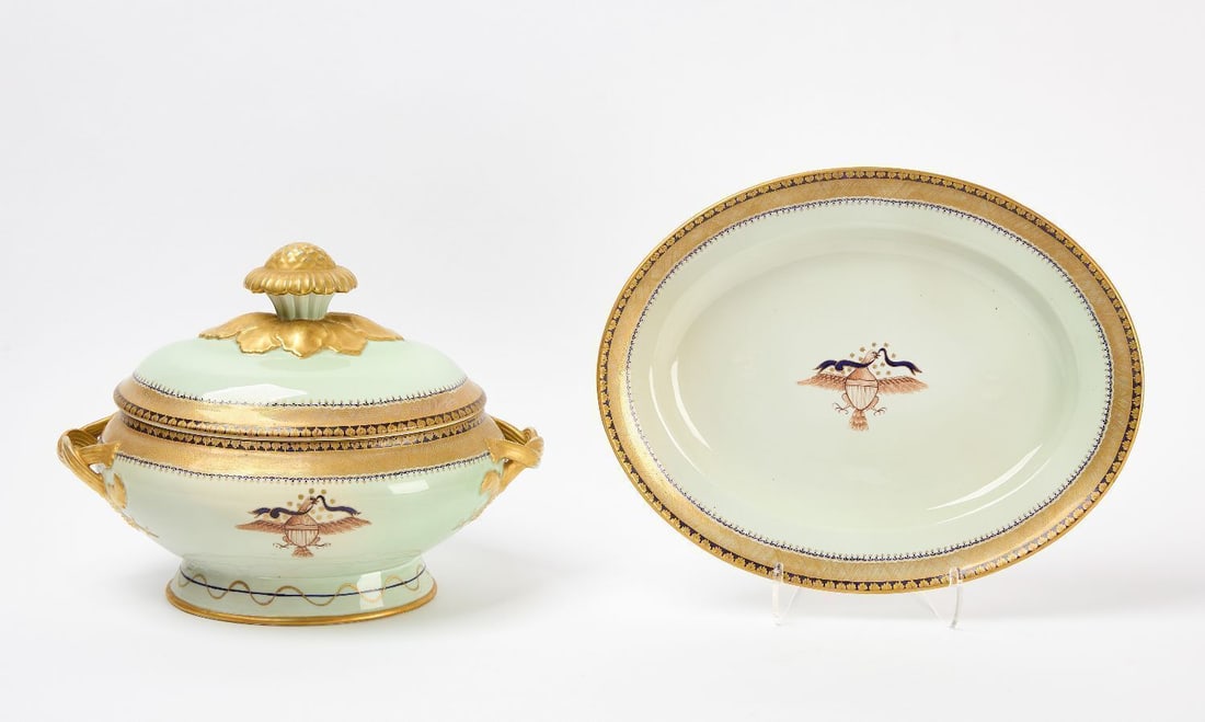 Mottahedeh China Export Lidded Tureen and Underplate: Mottahedeh, China export style lidded tureen with a matching underplate. Motif depicts a eagle with spread wings, holding a blue banner or ribbon in its beak. Mottahedeh mark incised to