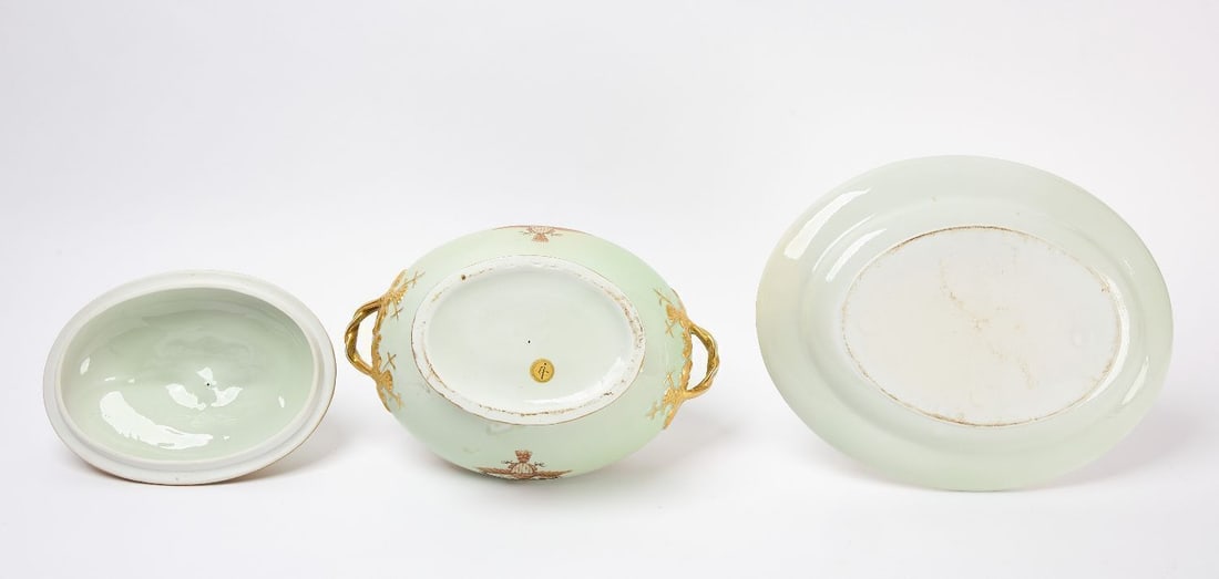 Mottahedeh China Export Lidded Tureen and Underplate - 3