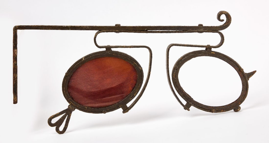 Eyeglasses Trade Sign (1 of 4)