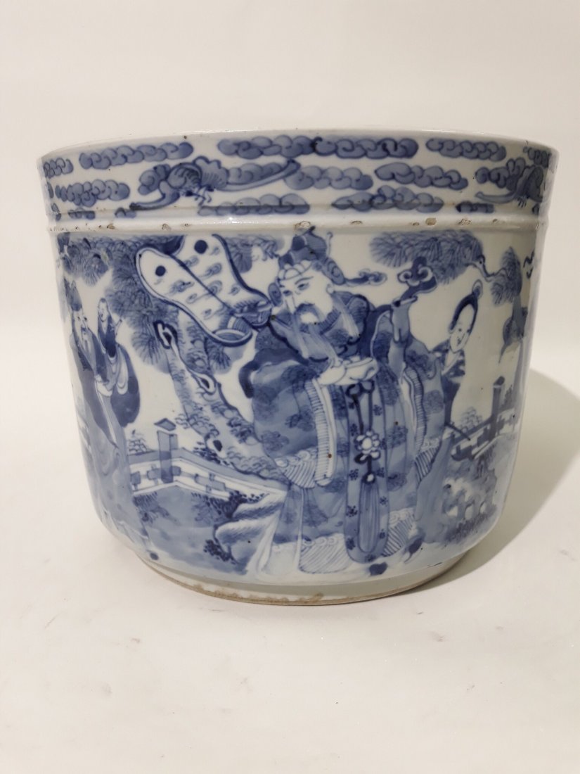 A chinese B-W porcelain brushpot (1 of 9)