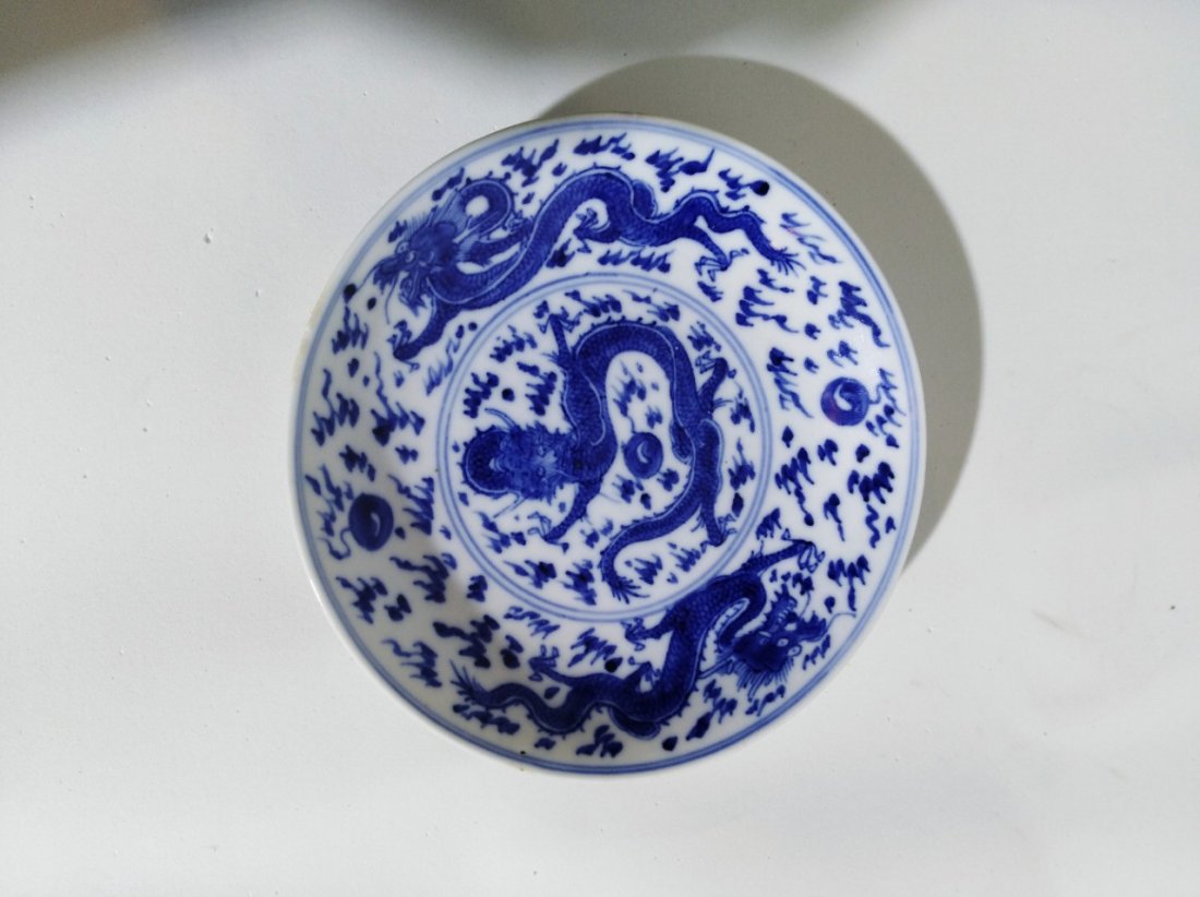 A chinese blue and white dragon dish, 19th cen (1 of 5)