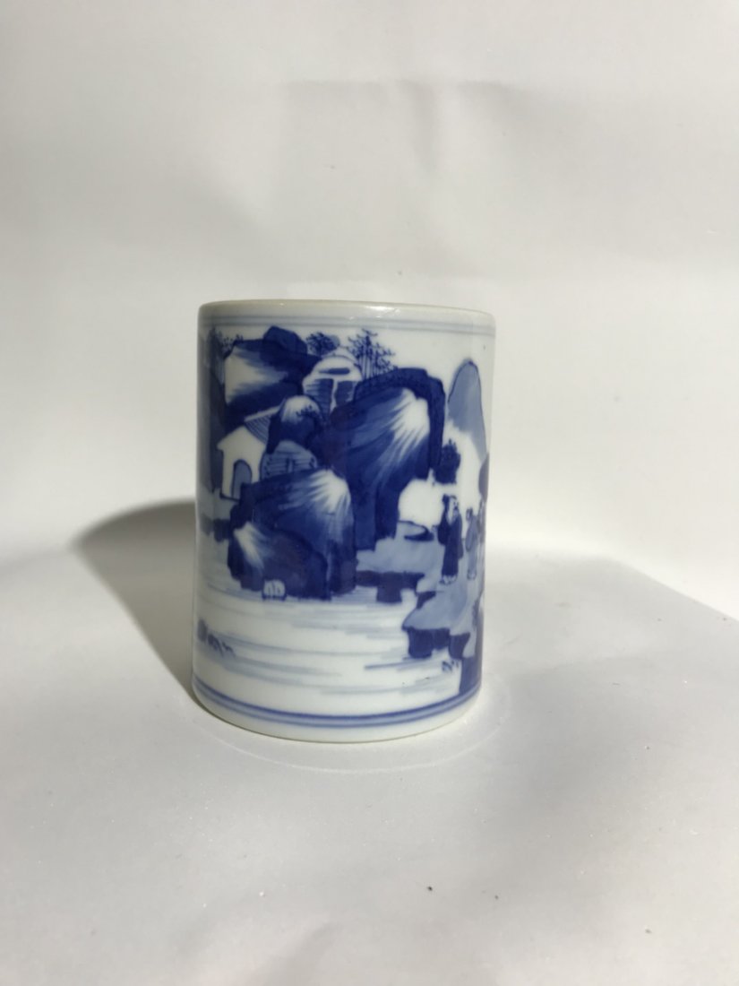 A chinese B-W porcelain brushpot (1 of 8)