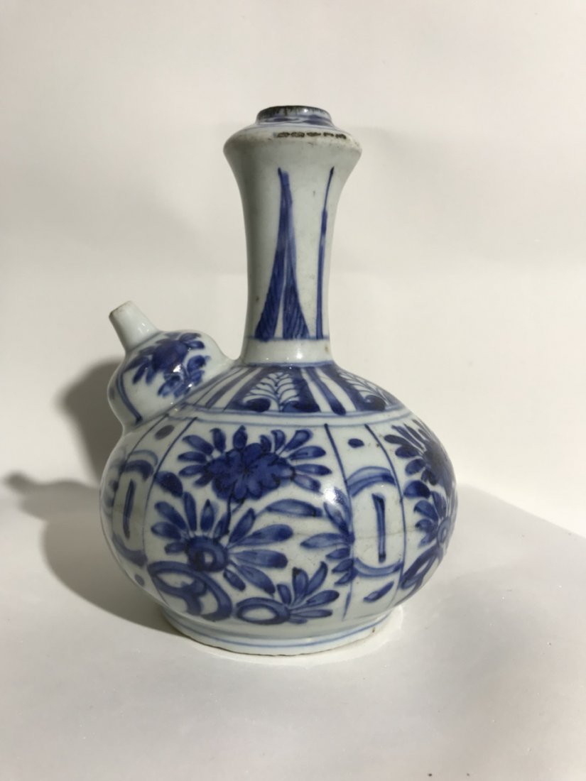 A chinese B-W Ming kendi (1 of 9)