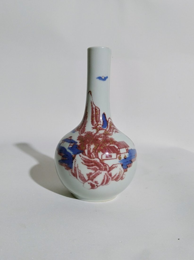 A chinese B-W and iron-red small vase (1 of 7)