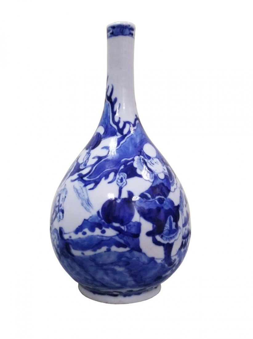 A chinese B-W porcelain vase (1 of 9)