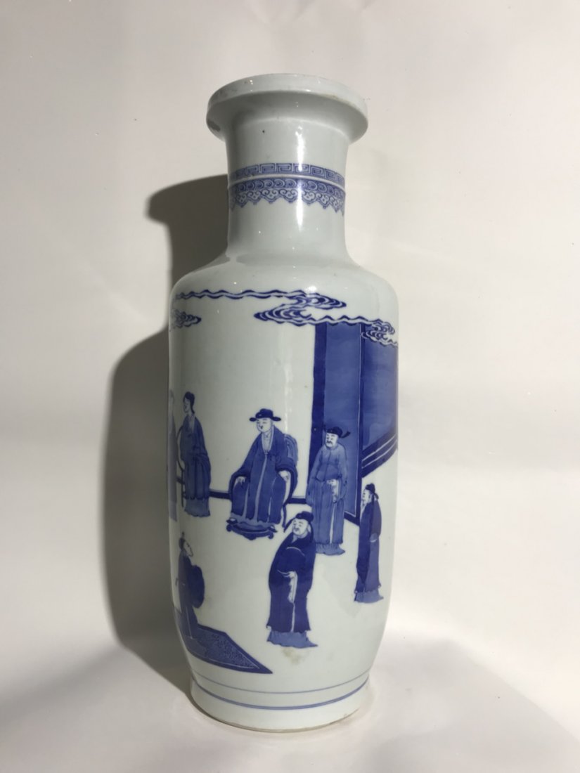A Chinese blue and white rouleau vase (1 of 10)