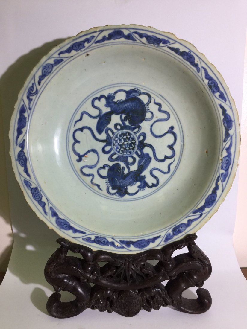 A chinese B-W Ming dish (1 of 10)