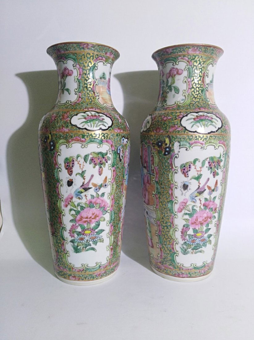 A pair of Canton vases, 19th C (1 of 10)