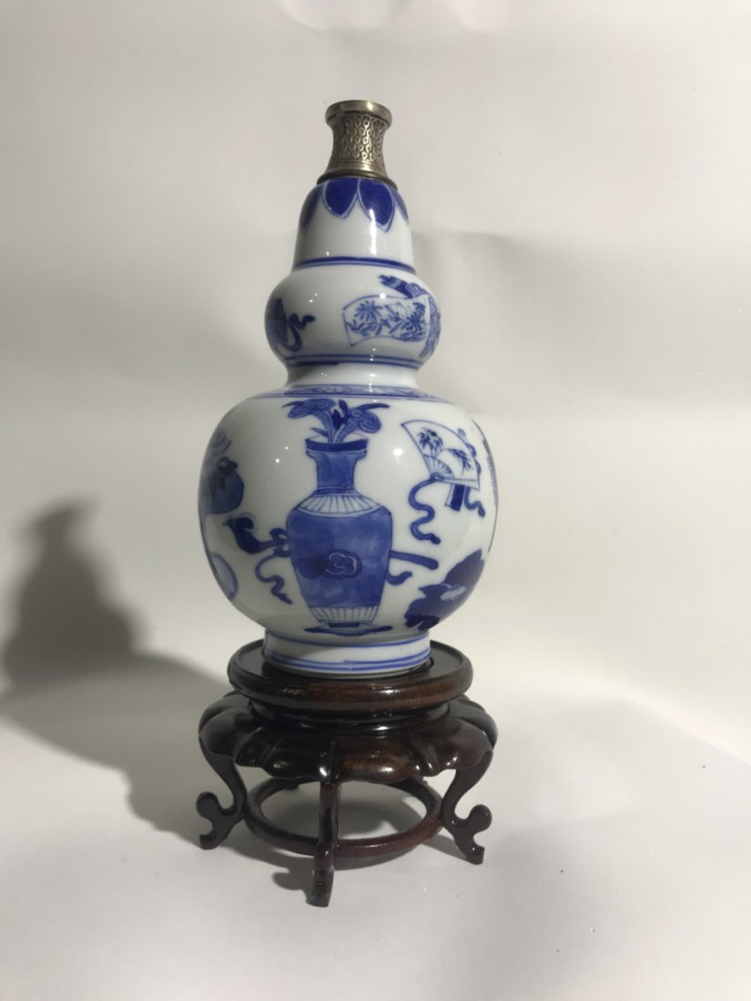 Blue and white porcelain vase of the 19th century (1 of 10)