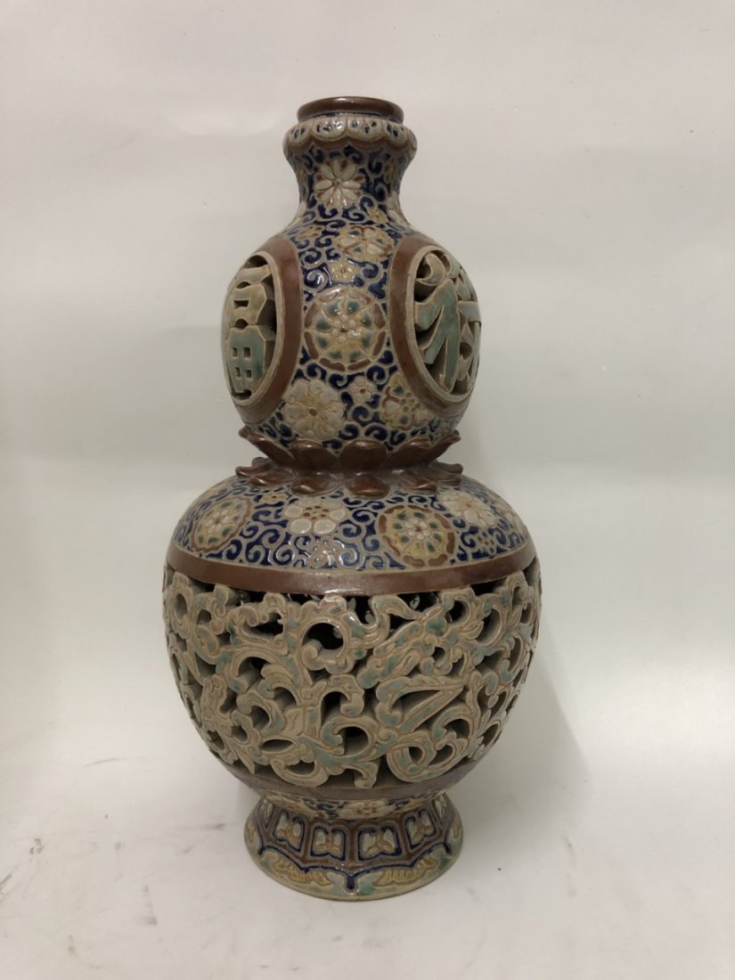 A vietnamese enamel pottery lamp stand, 19th C. (1 of 10)