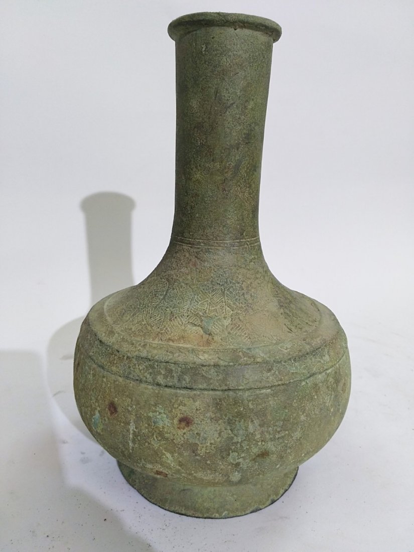A chinese bronze water vase, Han dyn. (1 of 12)