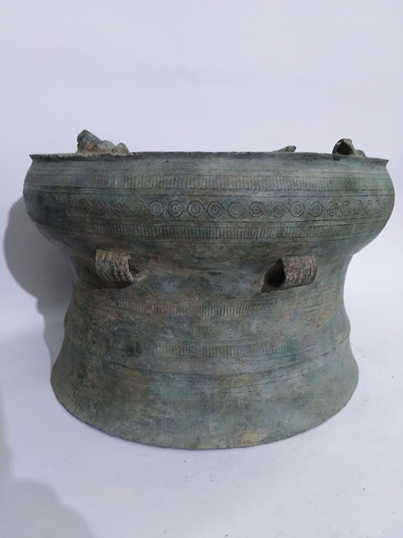 Bronze drum of the nation of Vietnam (1 of 12)