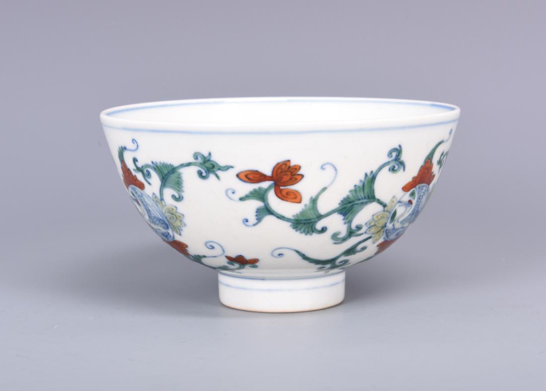 A DOUCAI 'CRANE' BOWL, KANGXI MARK, QING DYNASTY (1 of 8)