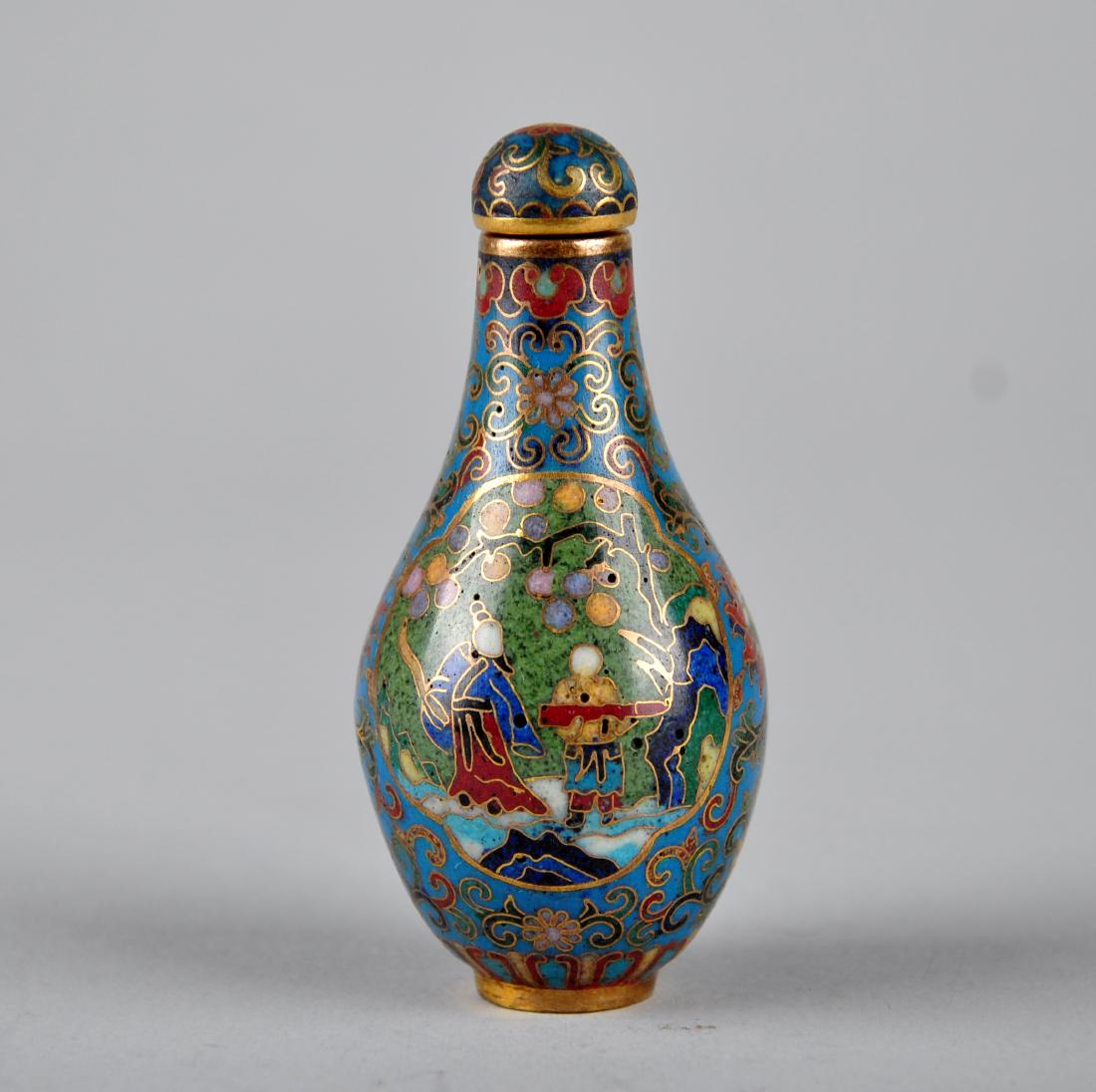 A CLOISONNE ENAMEL SNUFF BOTTLE, QIANLONG MARK, QING (1 of 7)