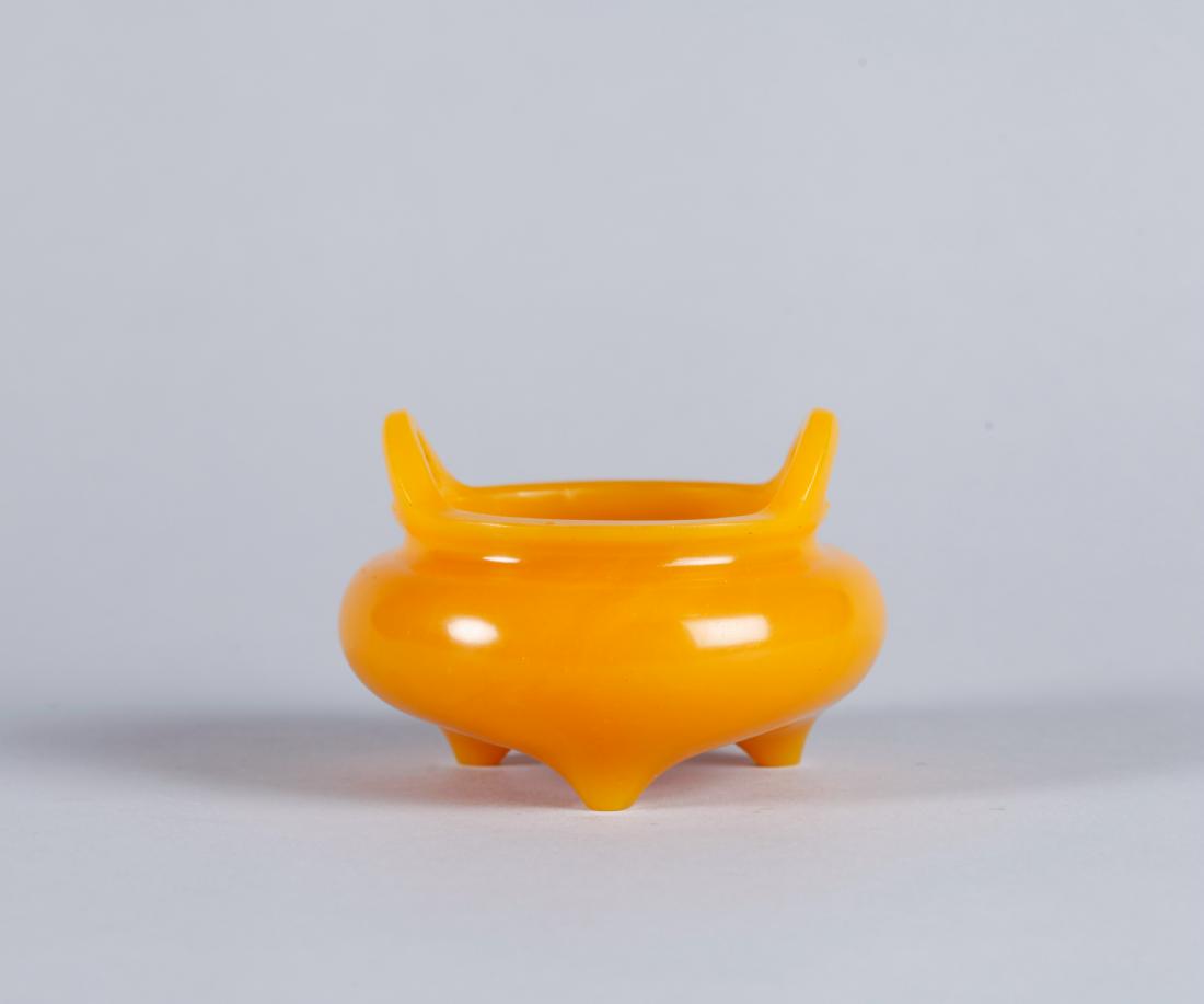 A CHINESE PEKING GLASS CENSER, QING DYNASTY: A Chinese Peking Glass Censer, Qing Dynasty Dimension: Dia 10cm Currency: Price in USD