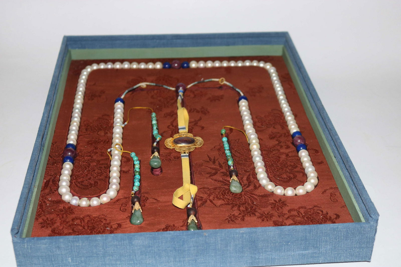 A CHINESE PEARL COURT NECKLACE, QING DYNASTY (1 of 11)