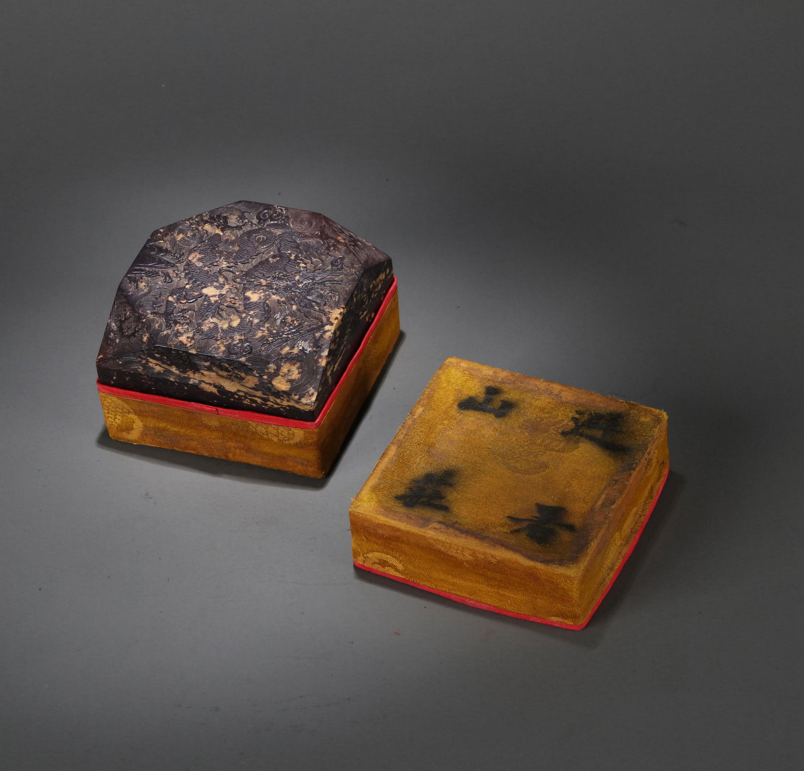 A CHINESE SOAPSTONE SEAL, INSCRIBED 'BI SU SHAN (1 of 8)