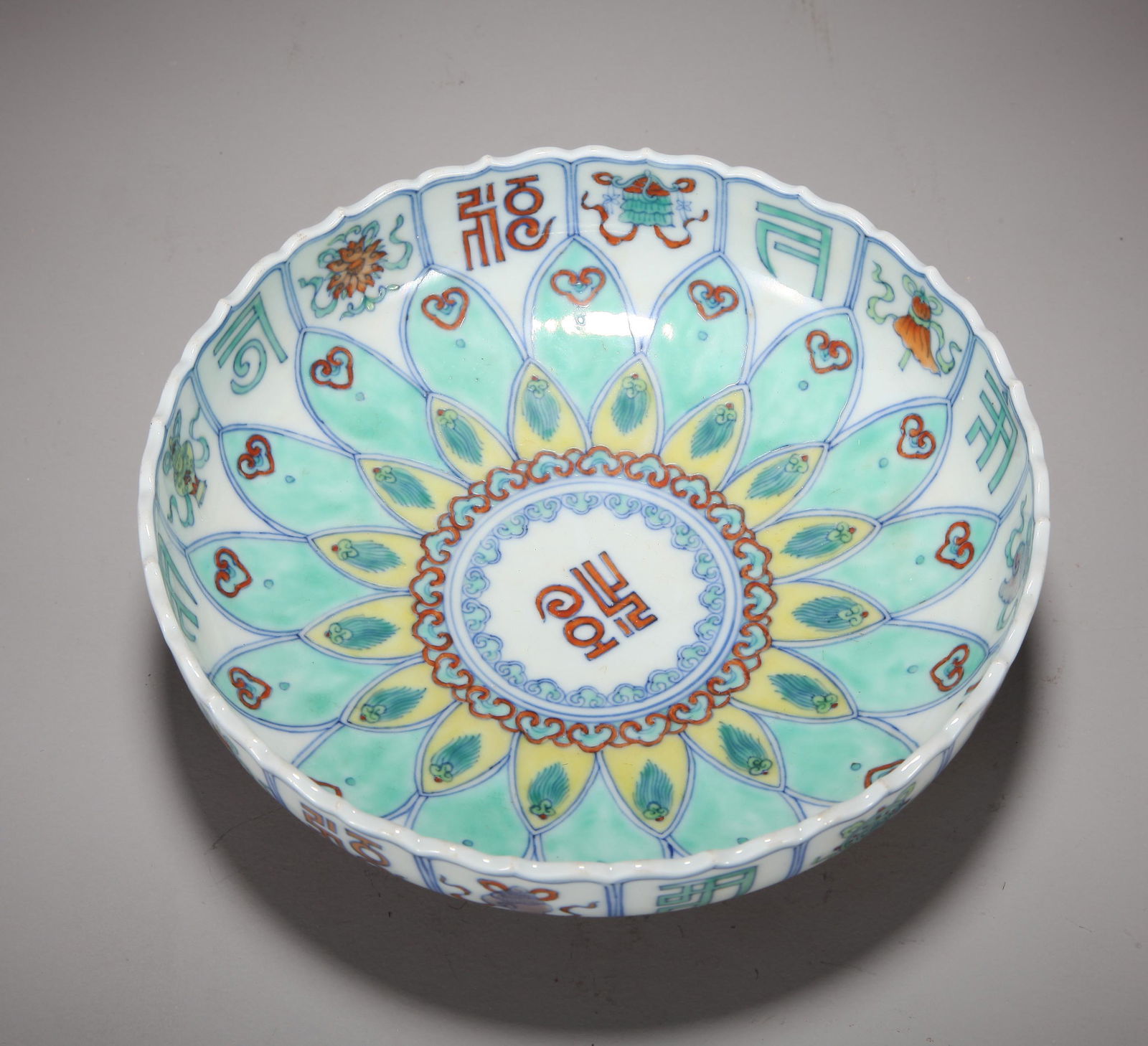A CHINESE DOUCAI DISH, QING DYNASTY (1 of 5)
