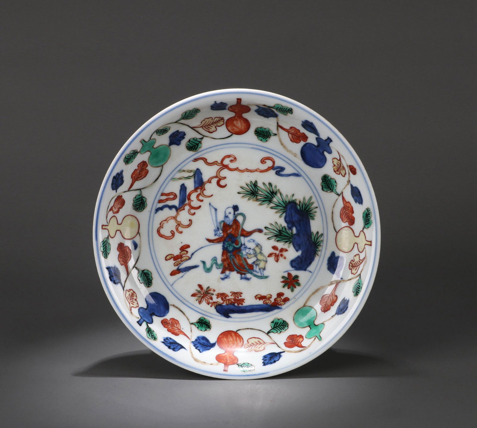 A CHINESE BLUE AND WHITE DISH, WANLI MARK, MING DYNASTY (1 of 8)