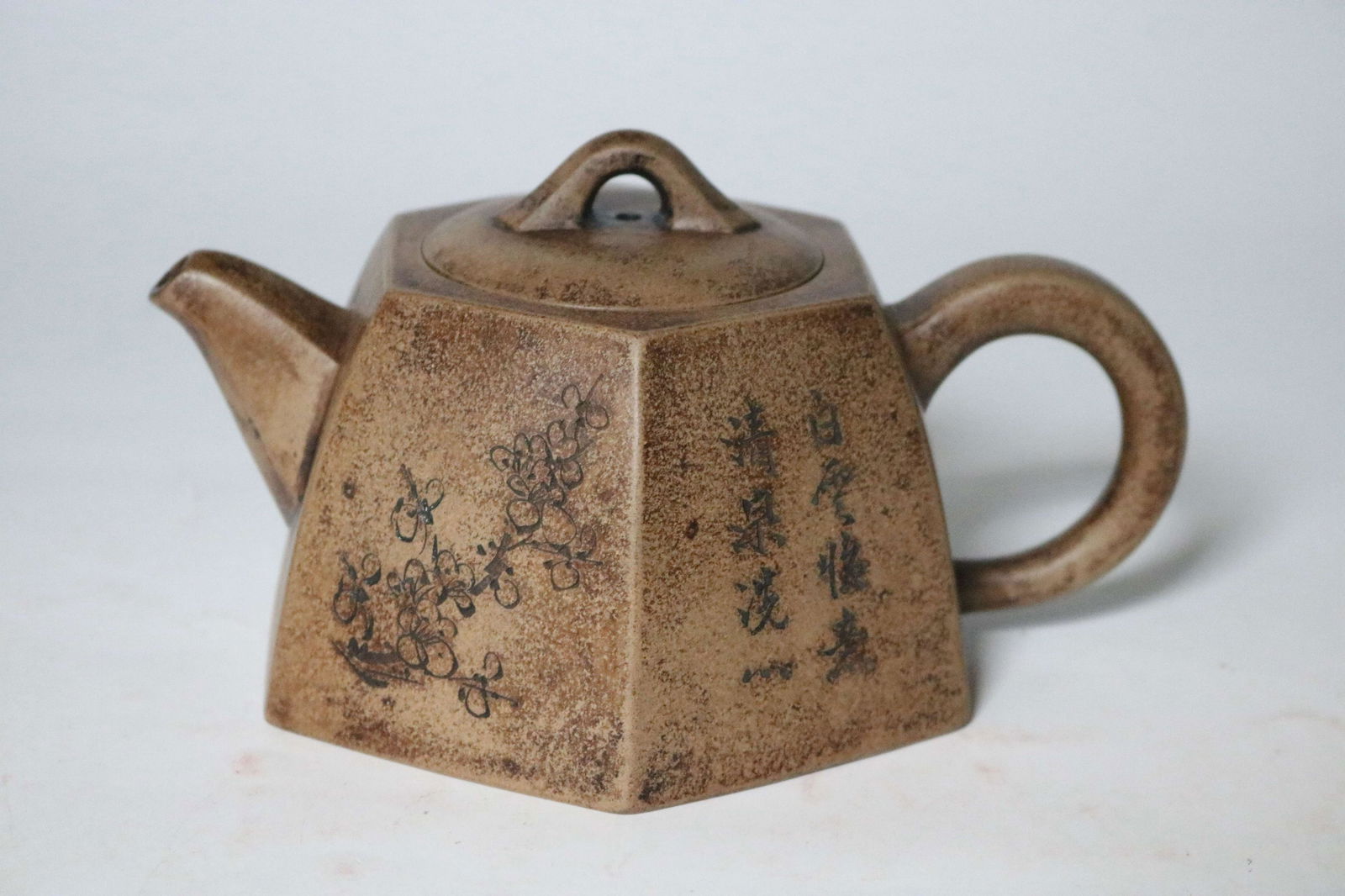 A CHINESE YIXING TEAPOT, QING DYNASTY (1 of 9)