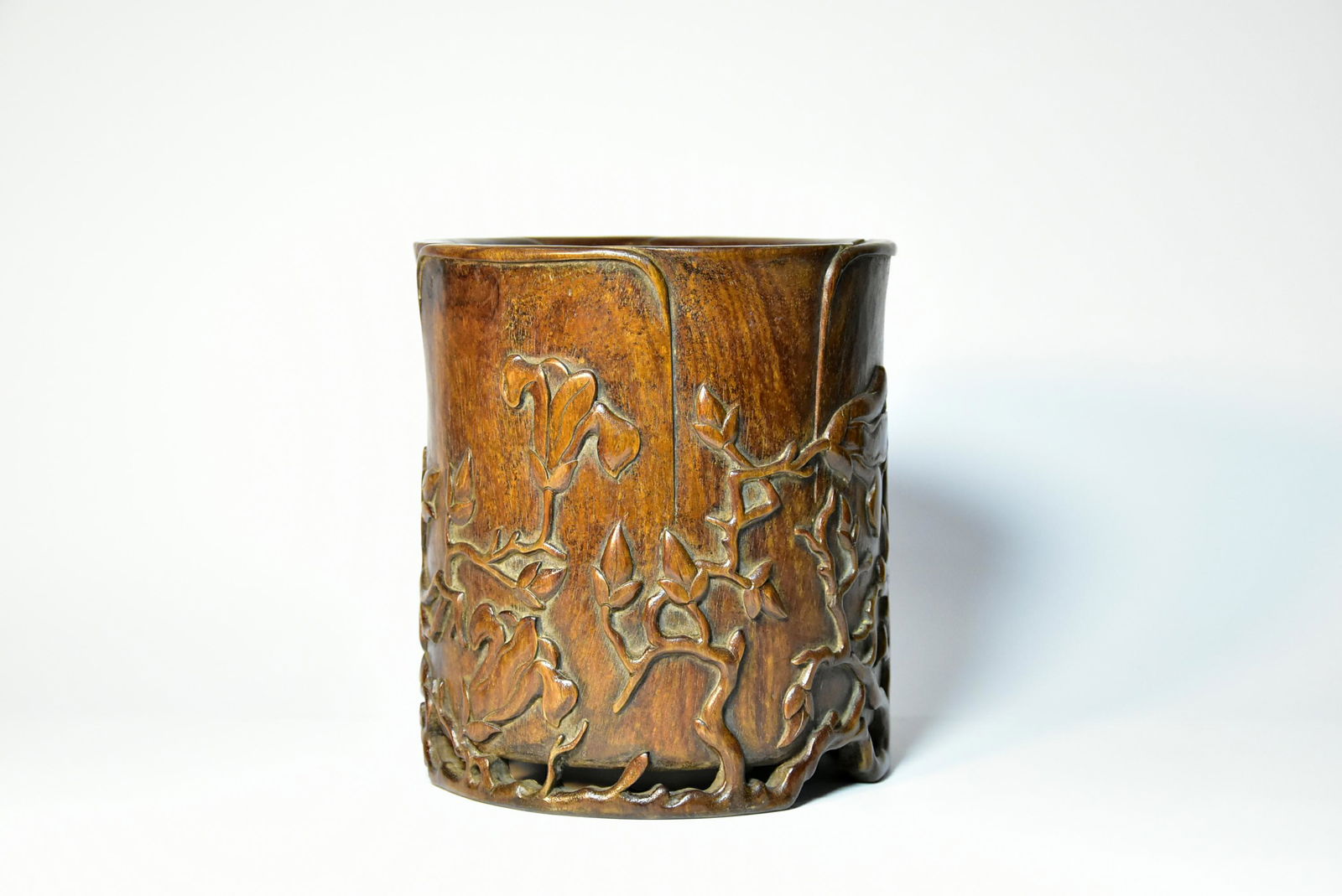 A CHINESE CARVED HUANGHUALI BRUSHPOT, 17TH CENTURY (1 of 5)
