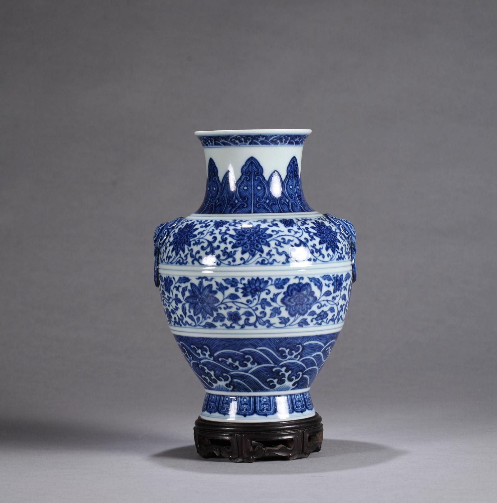 A CHINESE BLUE AND WHITE ZUN VASE, QIANLONG MARK (1 of 9)