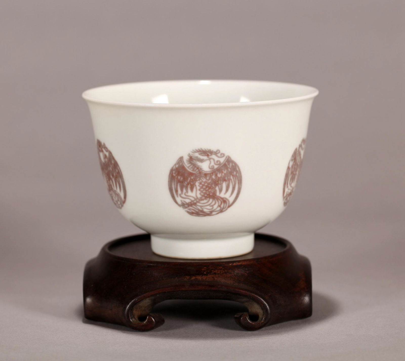 A CHINESE UNDER-GLAZE-COPPER-RED DECORATED CUP, KANGXI (1 of 7)