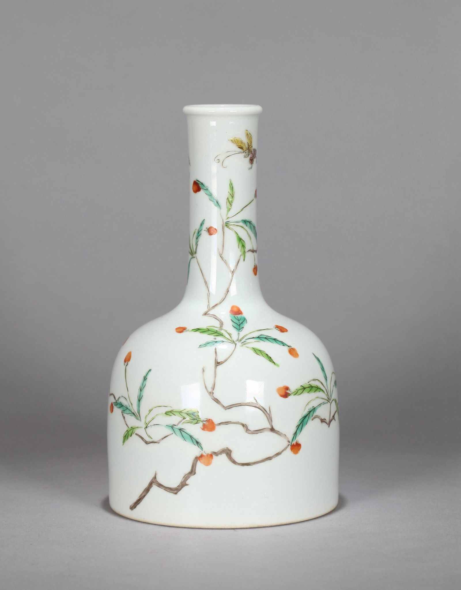 A CHINESE FAMILLE ROSE BELL SHAPED VASE, KANGXI MARK (1 of 6)
