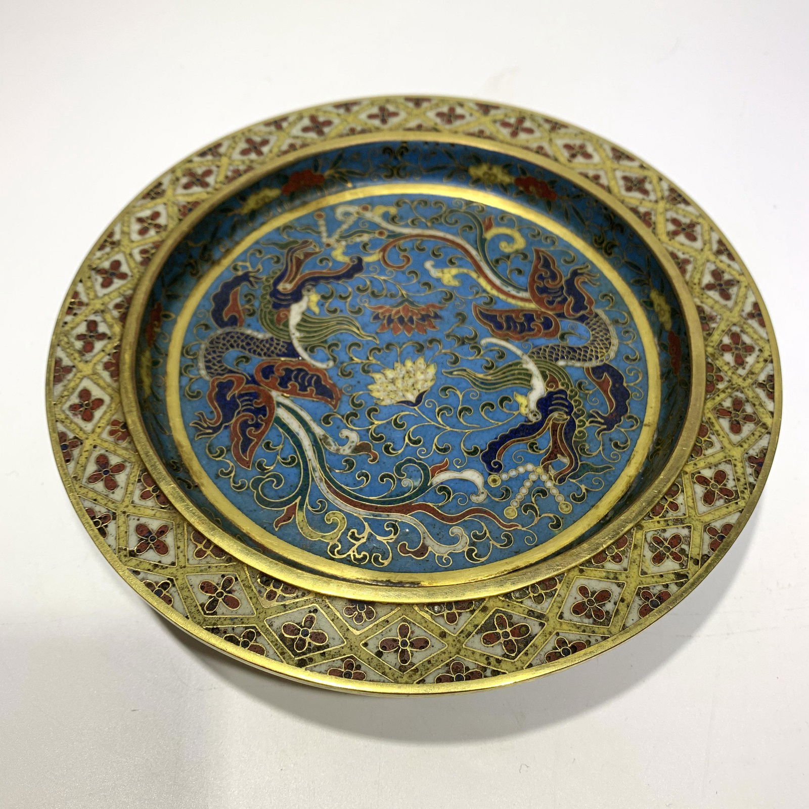 A PAIR OF CHINESE QING CLOISONNE ENAMEL DISHES (1 of 4)