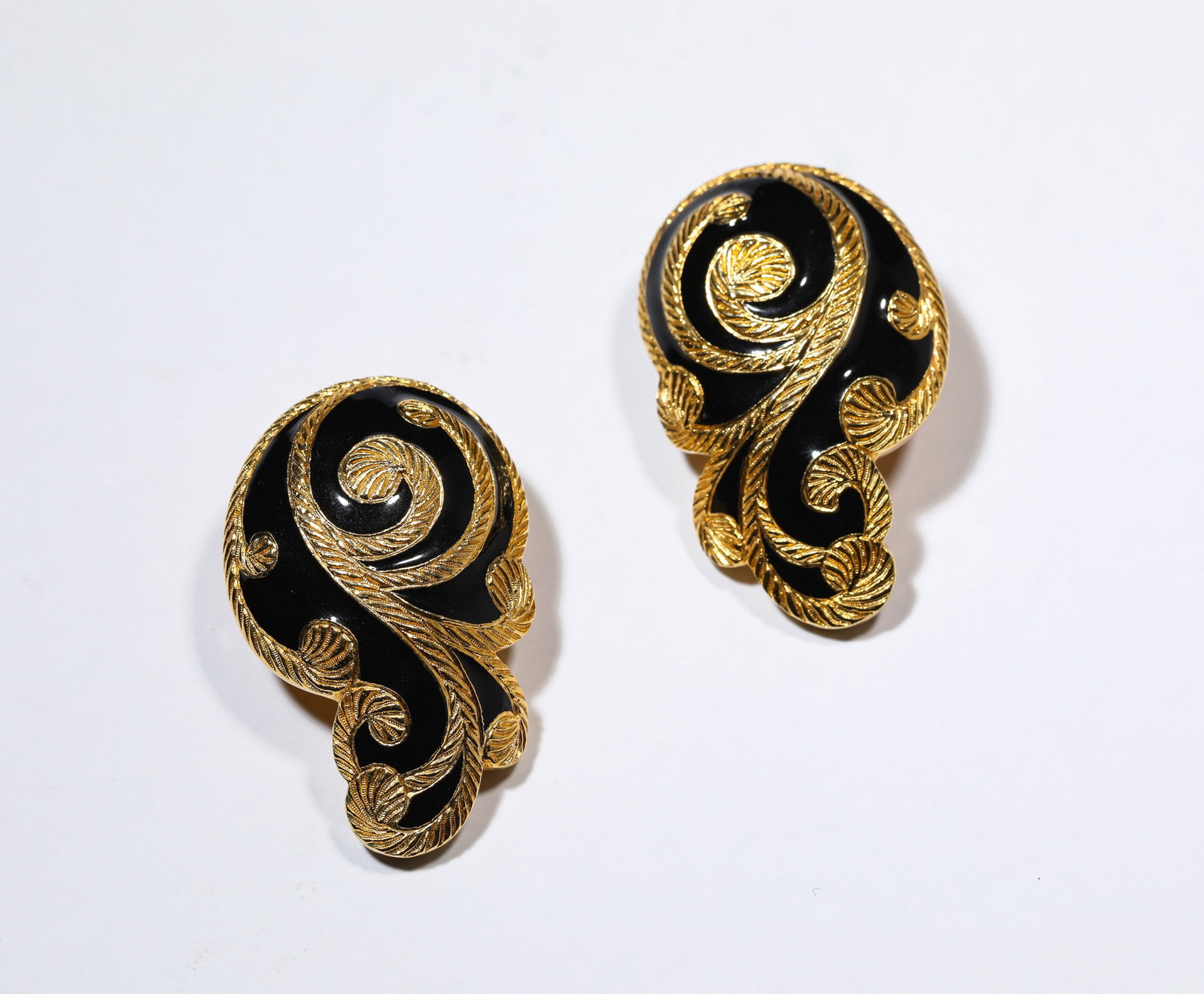 A PAIR OF DIOR EARRINGS: WEIGHT 41 G; WIDTH 2.9 CM × HEIGHT 4.7 CM
