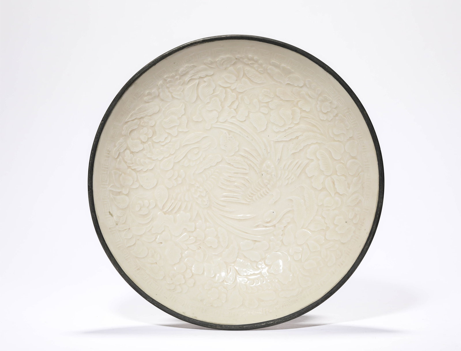 A MOUNTED DING WARE 'DOUBLE PHOENIX' DISH: DIAMETER 21.8 CM × HEIGHT 4.4 CM