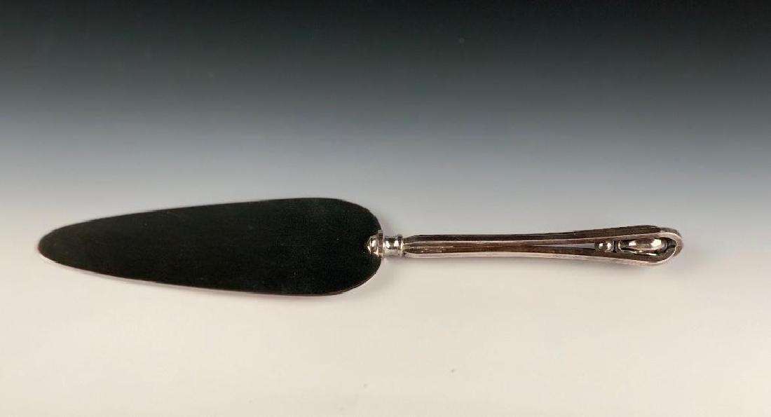 George Jensen Sterling Pie Server: With squared four part handle enclosing a seed pod form, with stainless blade, 3.08 oz. troy. 10.5 in.l. Condition: Normal wear. 