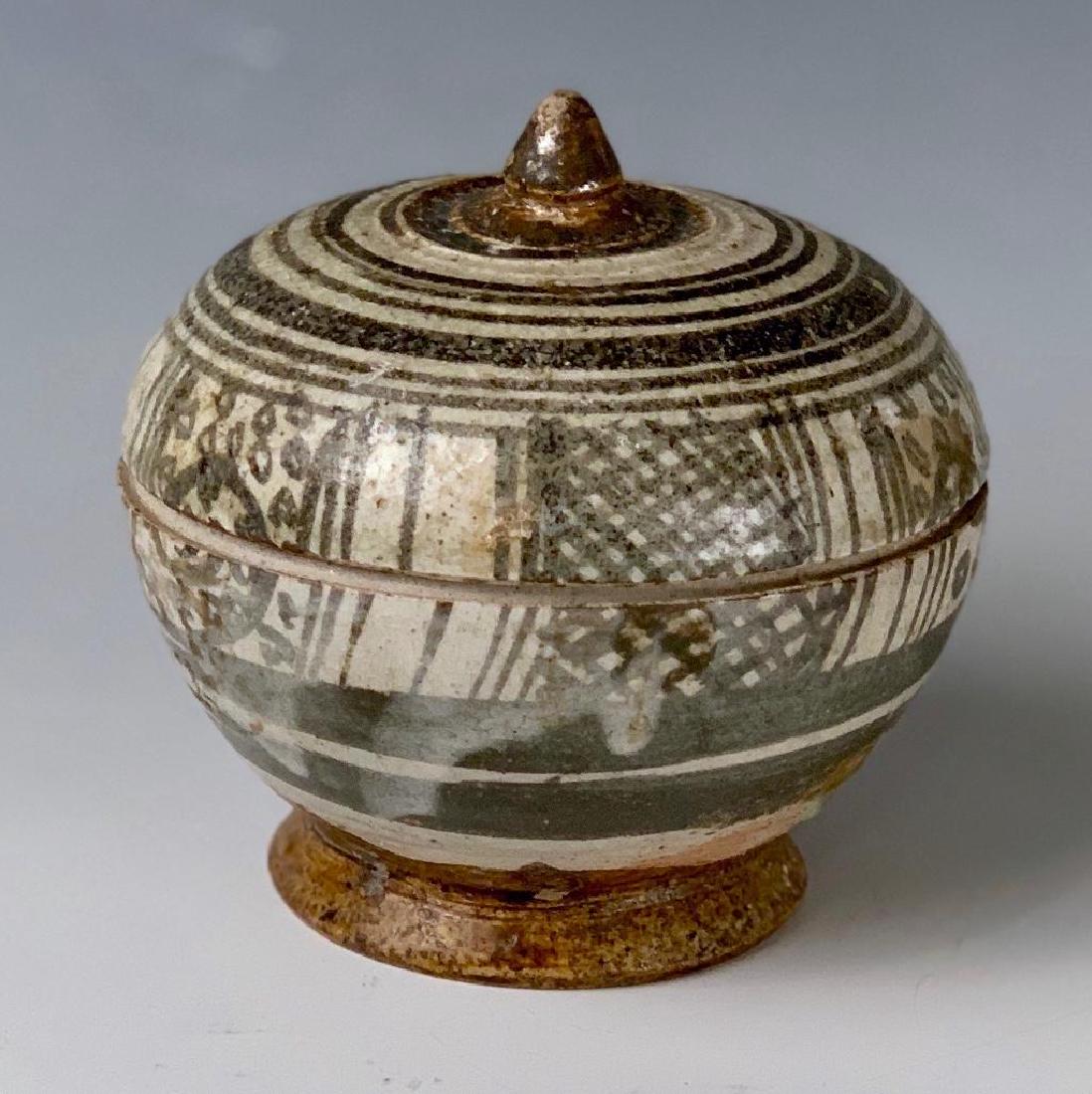 Thai Swankalok Porcelain Covered Jar (1 of 6)