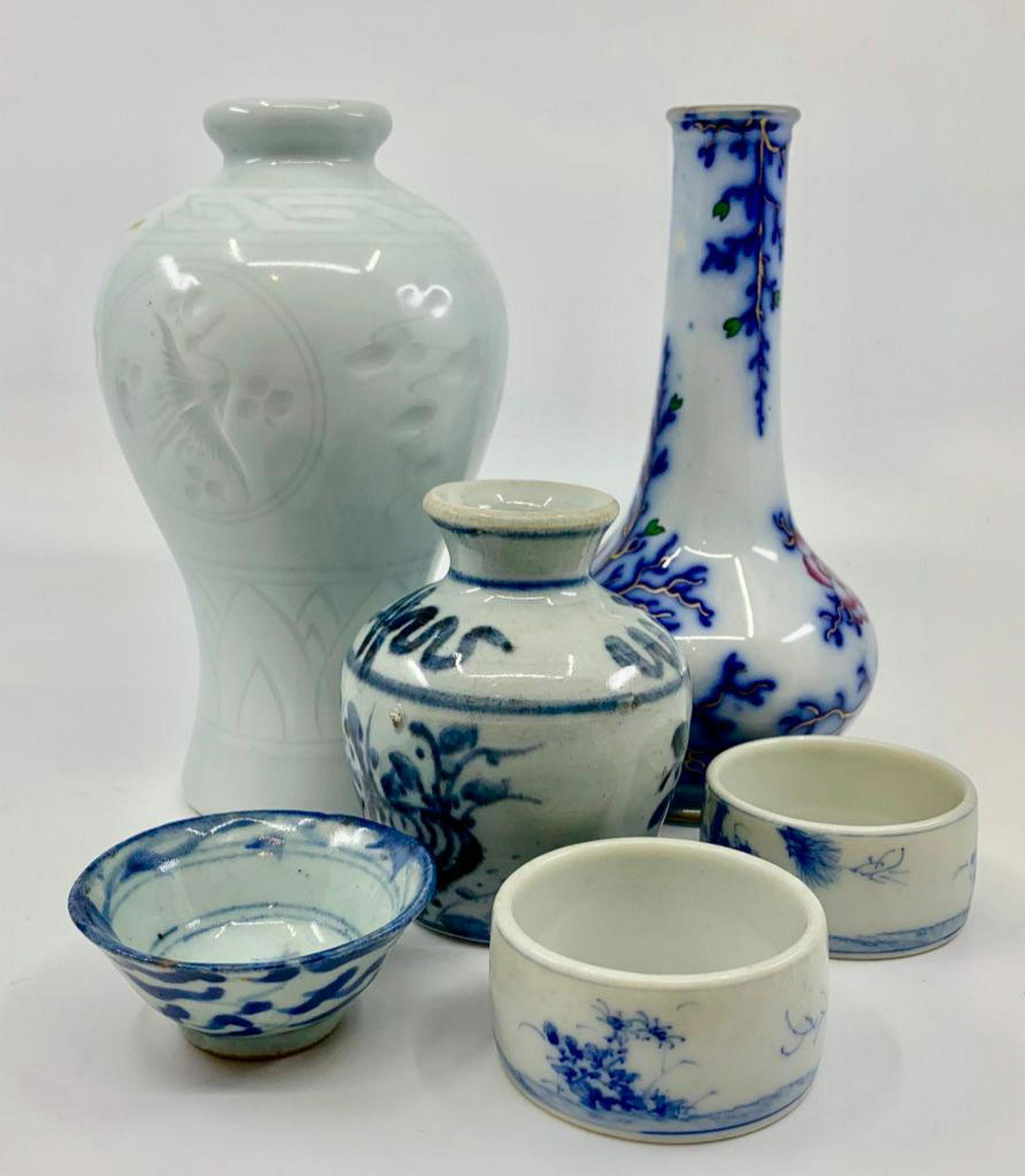 Assorted Lot of Blue and White Ware (1 of 15)