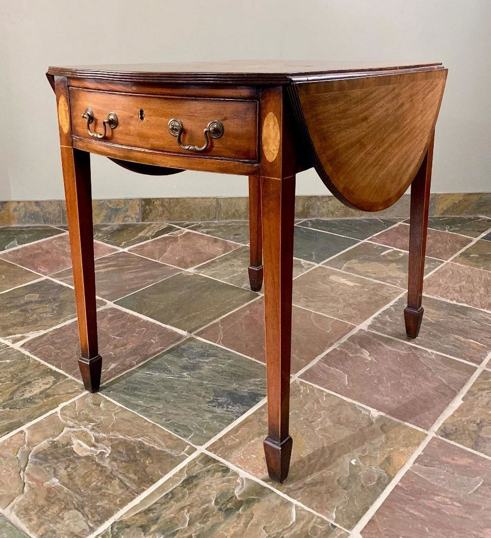 English Hepplewhite Mahogany Drop Leaf Table, 1790 (1 of 8)