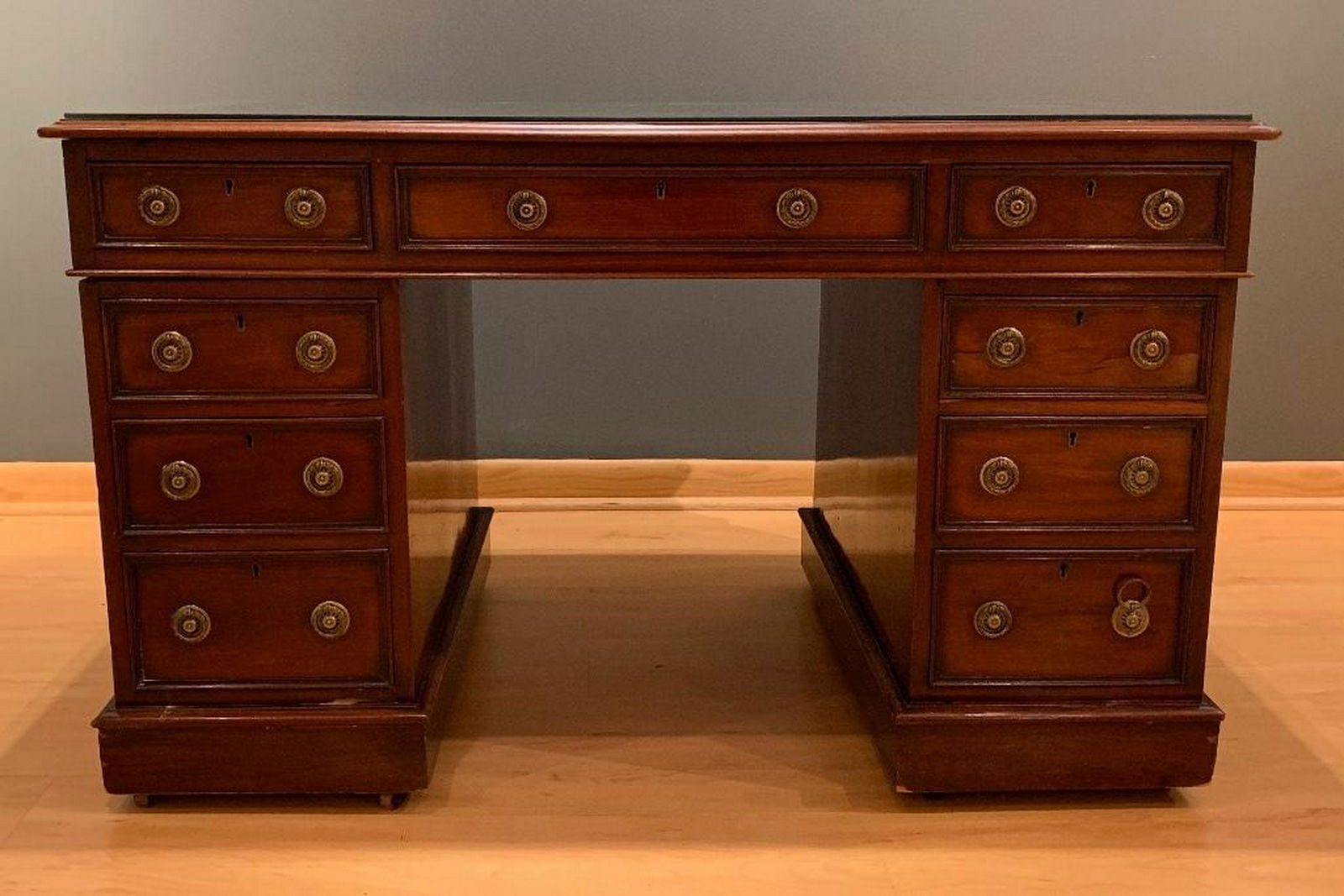 Antique Georgian Style Mahogany Pedestal Desk (1 of 12)