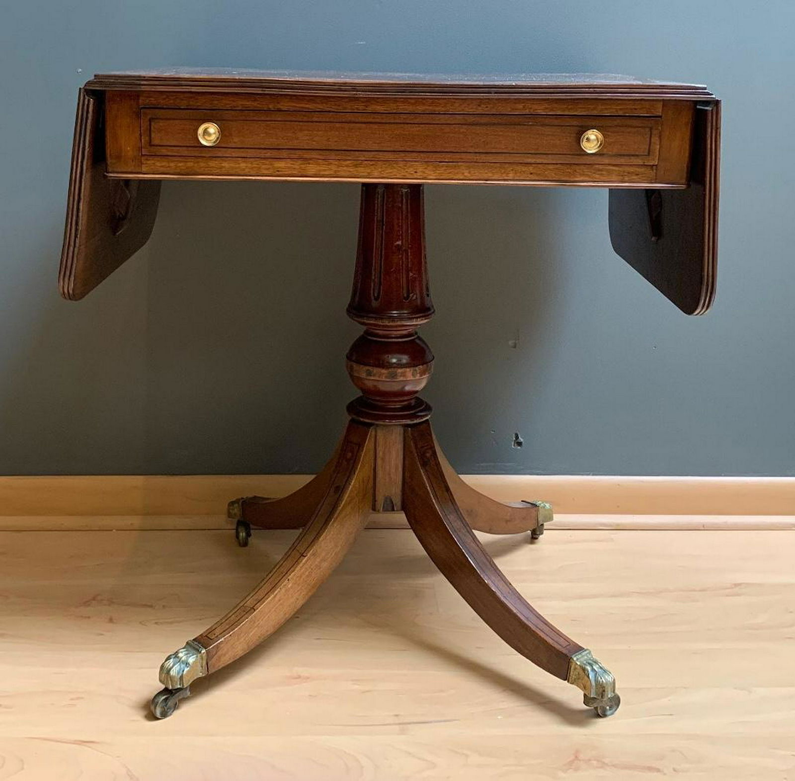 Drop-leaf Pedestal Lamp Table (1 of 12)